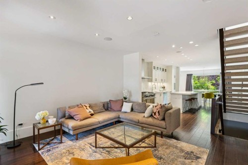 4417 16A Street Sw, Calgary, AB - Indoor Photo Showing Living Room