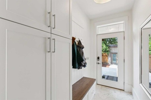4417 16A Street Sw, Calgary, AB - Indoor Photo Showing Other Room