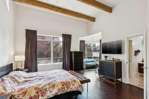 4417 16A Street Sw, Calgary, AB - Indoor Photo Showing Bedroom