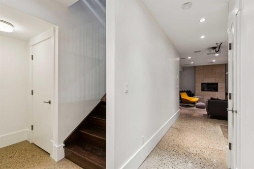 4417 16A Street Sw, Calgary, AB - Indoor Photo Showing Other Room