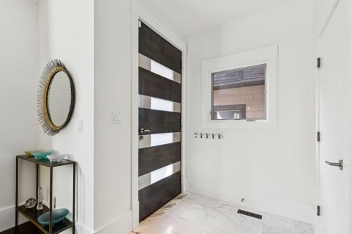 4417 16A Street Sw, Calgary, AB - Indoor Photo Showing Other Room