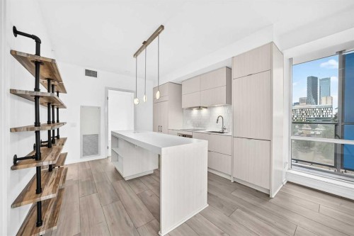 218-615 6 Avenue Se, Calgary, AB - Indoor Photo Showing Kitchen With Upgraded Kitchen