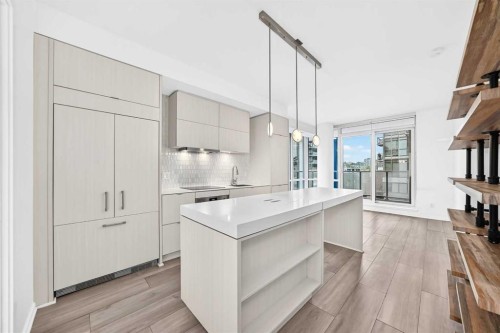 218-615 6 Avenue Se, Calgary, AB - Indoor Photo Showing Kitchen With Upgraded Kitchen