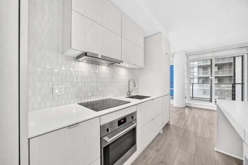 218-615 6 Avenue Se, Calgary, AB - Indoor Photo Showing Kitchen With Upgraded Kitchen