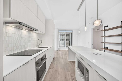 218-615 6 Avenue Se, Calgary, AB - Indoor Photo Showing Kitchen With Upgraded Kitchen