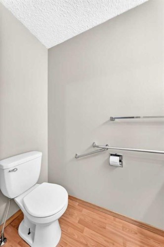 13-336 Rundlehill Drive Ne, Calgary, AB - Indoor Photo Showing Bathroom