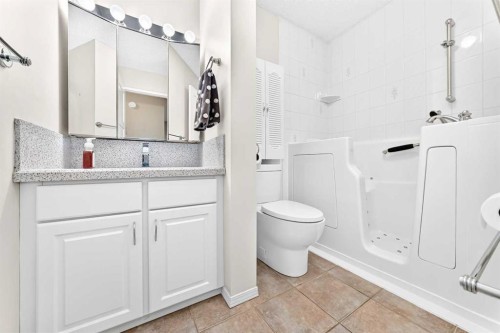 13-336 Rundlehill Drive Ne, Calgary, AB - Indoor Photo Showing Bathroom