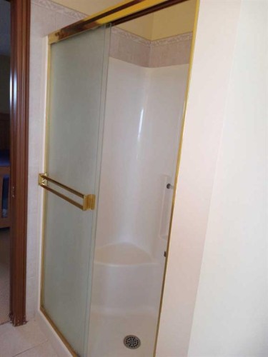 23 Royal Oak Terrace Nw, Calgary, AB - Indoor Photo Showing Bathroom