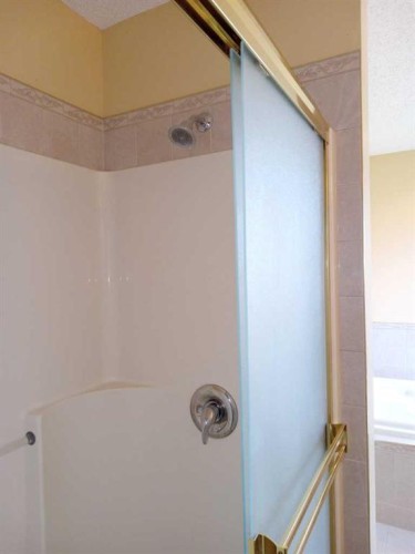 23 Royal Oak Terrace Nw, Calgary, AB - Indoor Photo Showing Bathroom