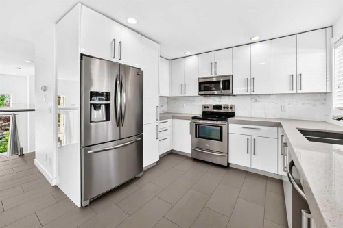 1803-1530 Bayside Avenue, Airdrie, AB - Indoor Photo Showing Kitchen With Double Sink