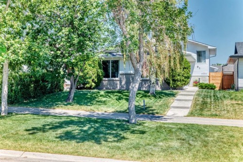 91 Templehill Drive Ne, Calgary, AB - Outdoor