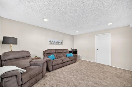 91 Templehill Drive Ne, Calgary, AB - Indoor