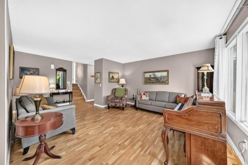 91 Templehill Drive Ne, Calgary, AB - Indoor Photo Showing Living Room