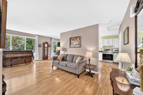 91 Templehill Drive Ne, Calgary, AB - Indoor Photo Showing Living Room