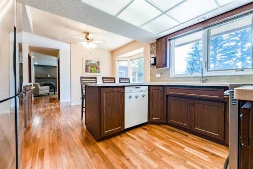 240 Canterville Drive Sw, Calgary, AB - Indoor Photo Showing Kitchen