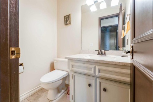 240 Canterville Drive Sw, Calgary, AB - Indoor Photo Showing Bathroom