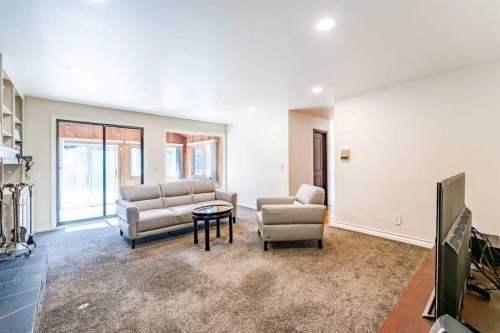 240 Canterville Drive Sw, Calgary, AB - Indoor
