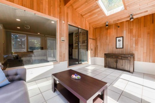 240 Canterville Drive Sw, Calgary, AB - Indoor