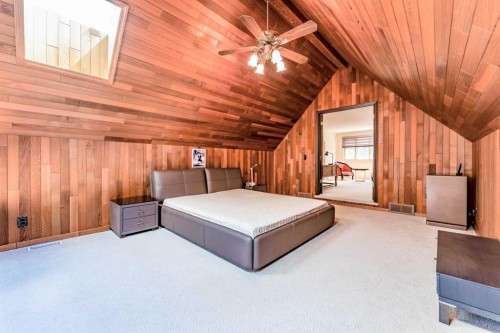240 Canterville Drive Sw, Calgary, AB - Indoor Photo Showing Other Room