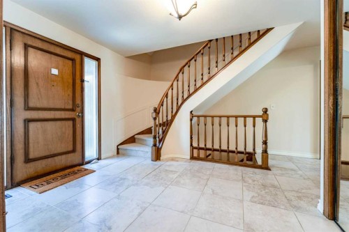 240 Canterville Drive Sw, Calgary, AB - Indoor Photo Showing Other Room