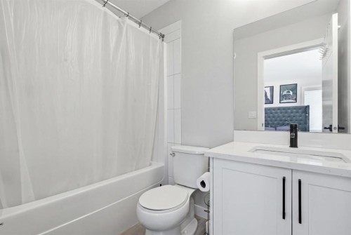 146 Sage Meadows Gardens Nw, Calgary, AB - Indoor Photo Showing Bathroom