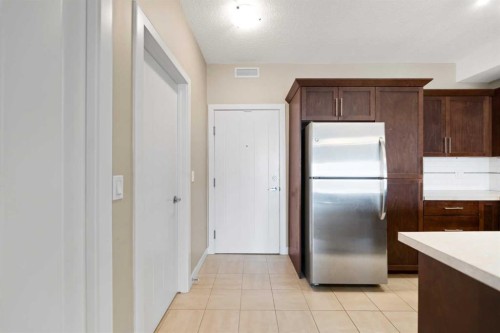 205-20 Royal Oak Plaza Nw, Calgary, AB - Indoor Photo Showing Kitchen
