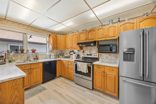 272 Huntington Close Ne, Calgary, AB - Indoor Photo Showing Kitchen