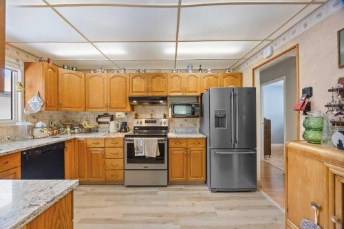 272 Huntington Close Ne, Calgary, AB - Indoor Photo Showing Kitchen