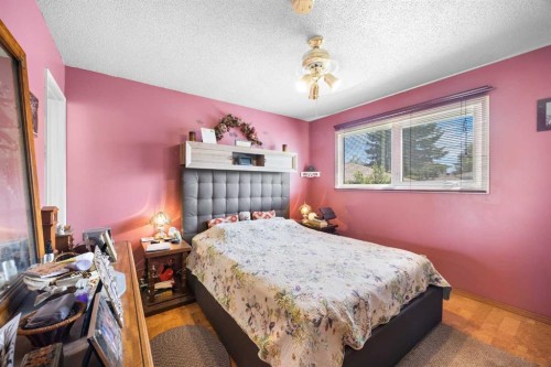 272 Huntington Close Ne, Calgary, AB - Indoor Photo Showing Bedroom