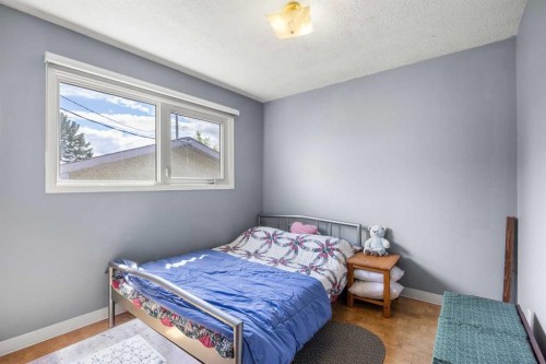 272 Huntington Close Ne, Calgary, AB - Indoor Photo Showing Bedroom