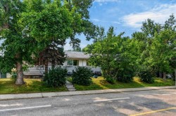 1907 14 Avenue NE Calgary, AB T2E 1G8