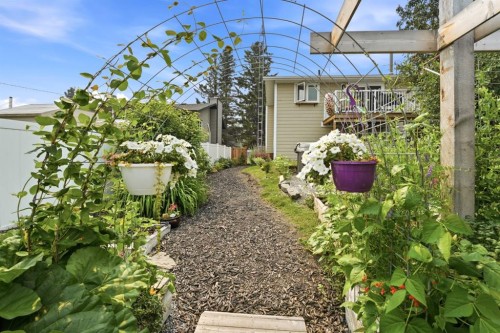 218 8 Avenue Ne, Sundre, AB - Outdoor