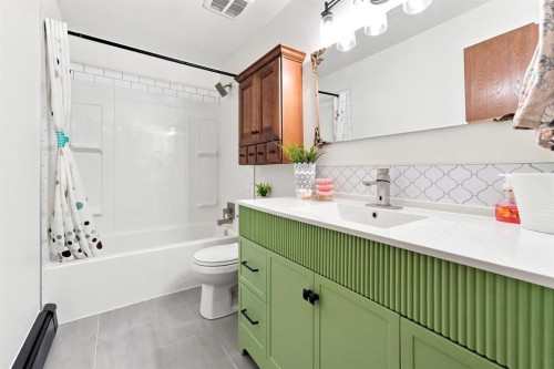 218 8 Avenue Ne, Sundre, AB - Indoor Photo Showing Bathroom