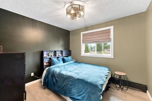 218 8 Avenue Ne, Sundre, AB - Indoor Photo Showing Bedroom