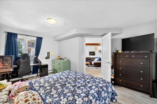 5308A-604 8 Street Sw, Airdrie, AB - Indoor Photo Showing Bedroom