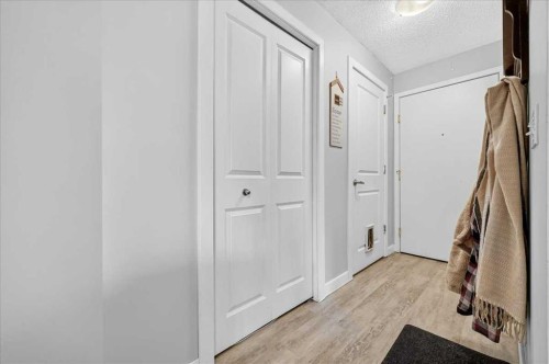5308A-604 8 Street Sw, Airdrie, AB - Indoor Photo Showing Other Room