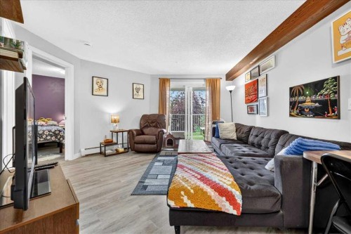 5308A-604 8 Street Sw, Airdrie, AB - Indoor Photo Showing Living Room