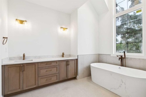 2609 5 Avenue Nw, Calgary, AB - Indoor Photo Showing Bathroom