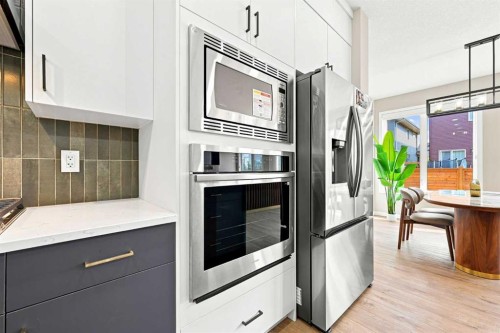 945 Chinook Winds Sw, Airdrie, AB - Indoor Photo Showing Kitchen