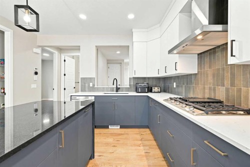 945 Chinook Winds Sw, Airdrie, AB - Indoor Photo Showing Kitchen With Upgraded Kitchen