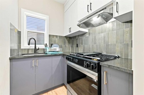 945 Chinook Winds Sw, Airdrie, AB - Indoor Photo Showing Kitchen With Upgraded Kitchen