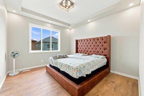 945 Chinook Winds Sw, Airdrie, AB - Indoor Photo Showing Bedroom