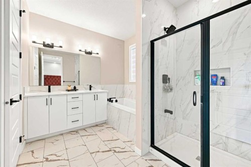 945 Chinook Winds Sw, Airdrie, AB - Indoor Photo Showing Bathroom