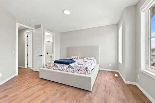 945 Chinook Winds Sw, Airdrie, AB - Indoor Photo Showing Bedroom