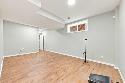 945 Chinook Winds Sw, Airdrie, AB - Indoor Photo Showing Other Room