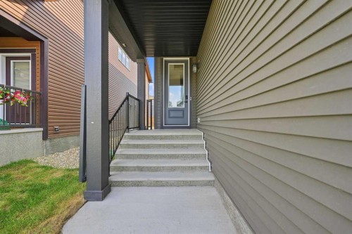 945 Chinook Winds Sw, Airdrie, AB - Outdoor With Exterior