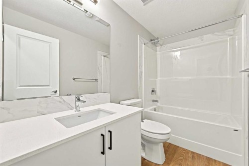 945 Chinook Winds Sw, Airdrie, AB - Indoor Photo Showing Bathroom