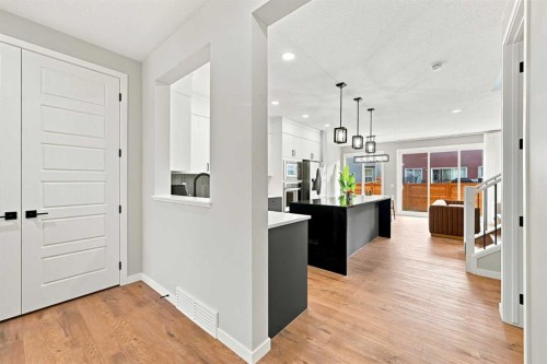945 Chinook Winds Sw, Airdrie, AB - Indoor