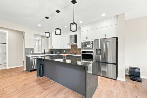 945 Chinook Winds Sw, Airdrie, AB - Indoor Photo Showing Kitchen With Upgraded Kitchen