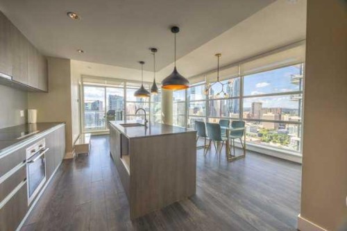 2407-1188 3Rd Street Se, Calgary, AB - Indoor Photo Showing Kitchen With Upgraded Kitchen